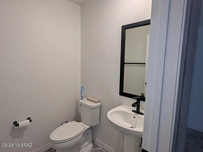 Building Photo - 8748 E Pebble Stone Ln