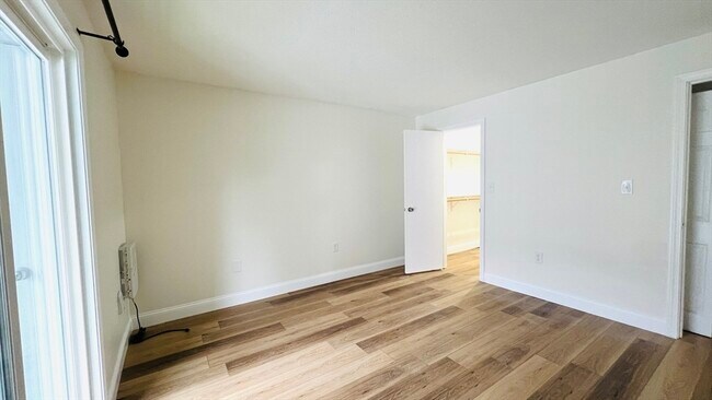 Building Photo - 18 Walden Dr