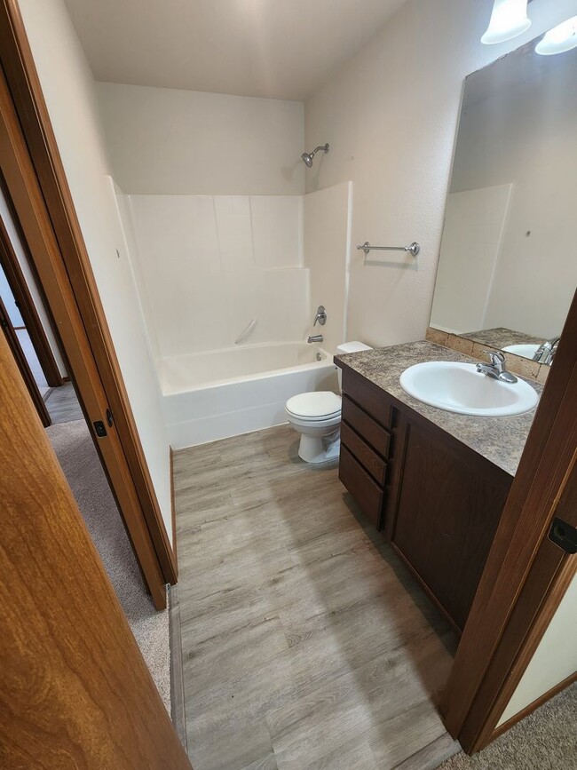 Building Photo - Beautiful 3-Bedroom Home in Spanaway – App...
