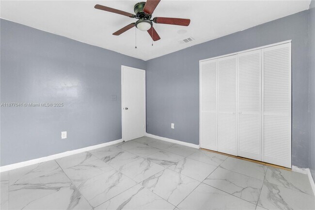 Building Photo - 5807 SW 27th St
