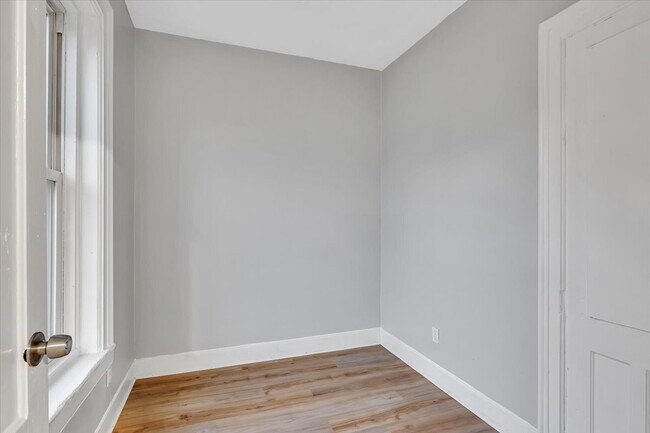 Building Photo - "Spacious 3-Bed Home at 57 1/2 Saratoga Av...