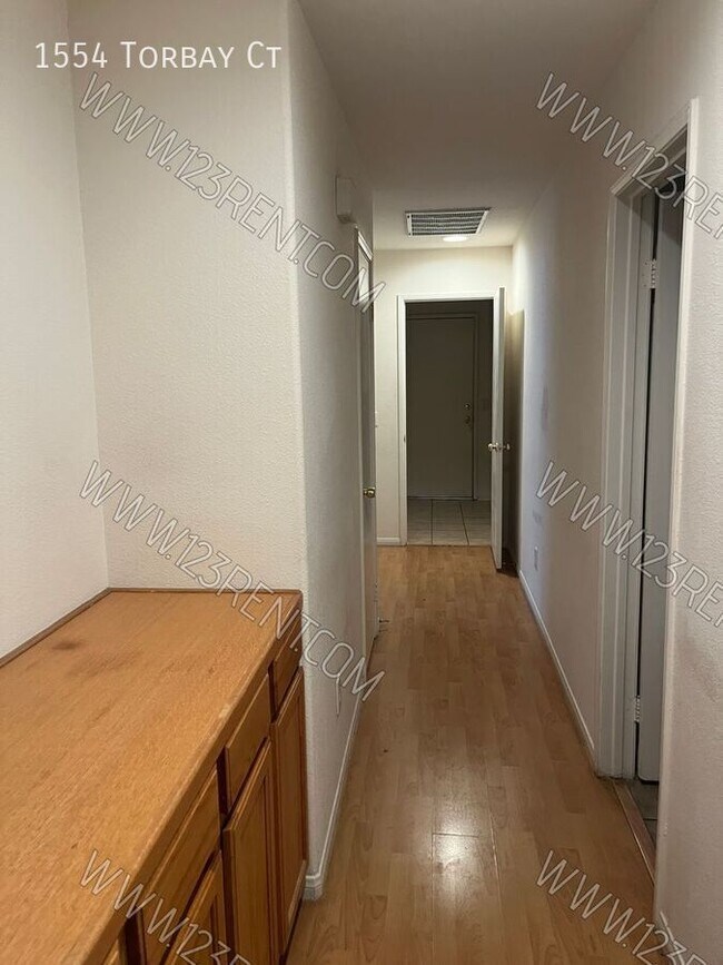 Building Photo - 1554 Torbay Ct