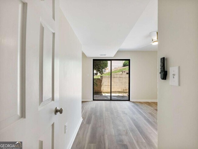 Building Photo - 605 Candler St