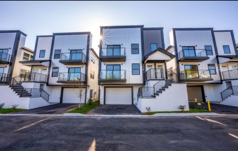 Building Photo - 716 Seaport Dr.