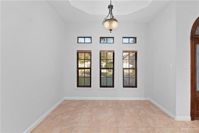 Building Photo - 31 Midlands Cir