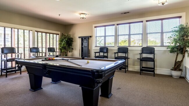 Building Photo - 5489 Crescent Ridge Dr