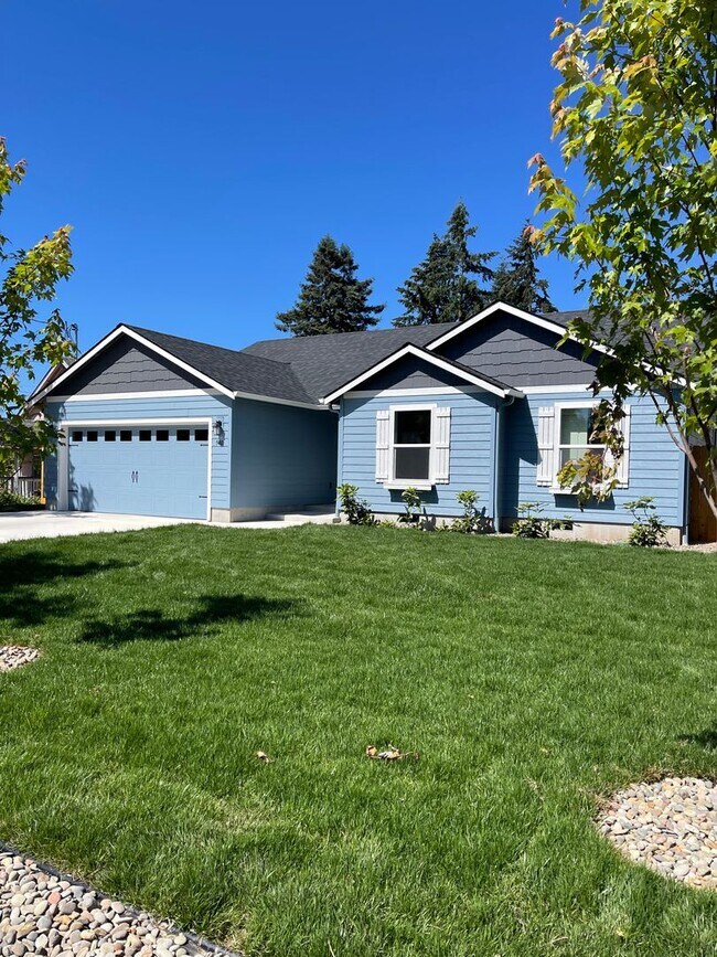 Primary Photo - Brand New River Road area home