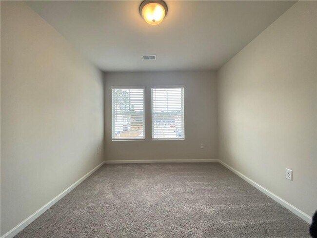 Building Photo - 4679 Fullerton Dr