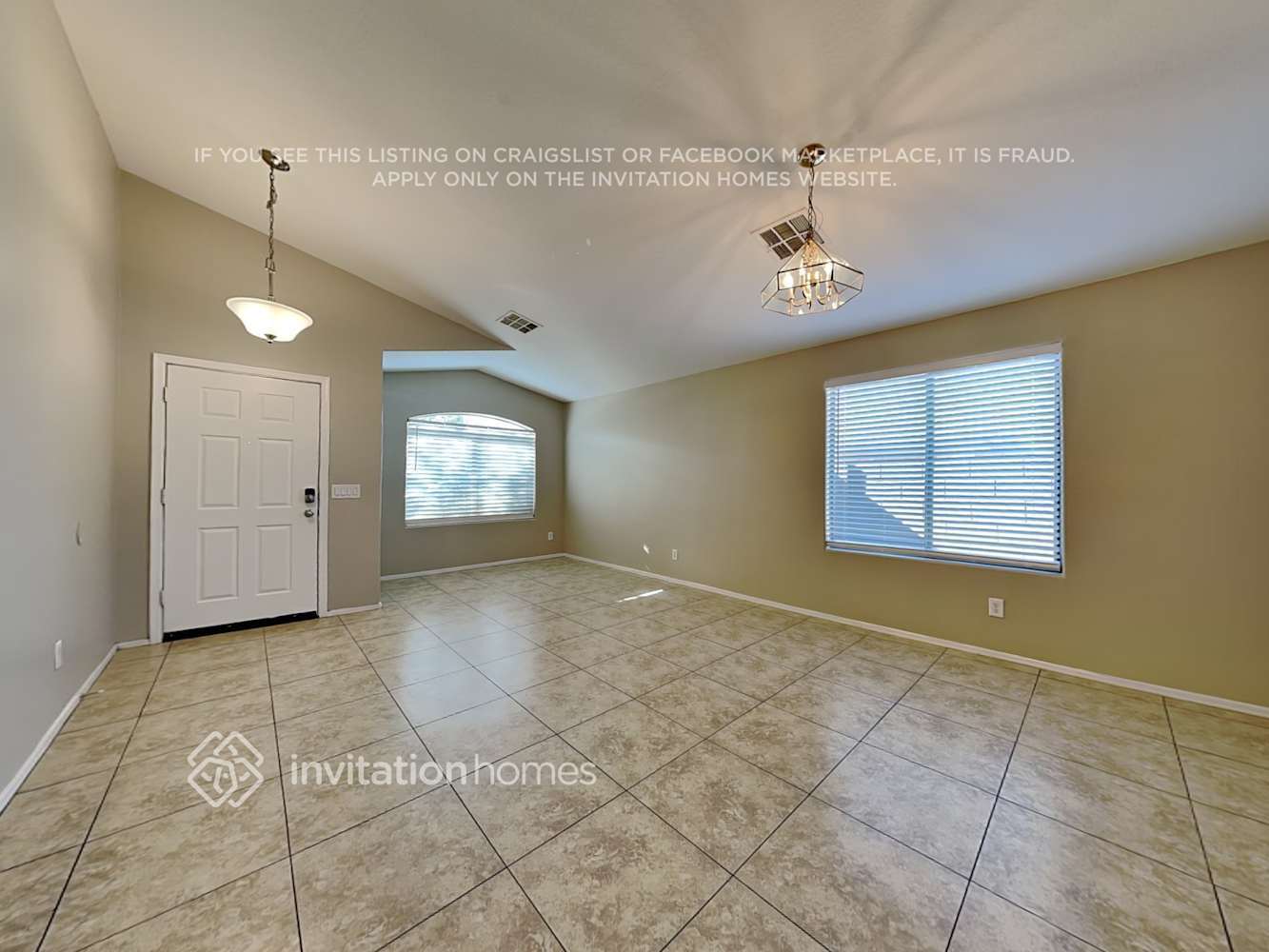 Building Photo - 2628 W Tamarisk Ave