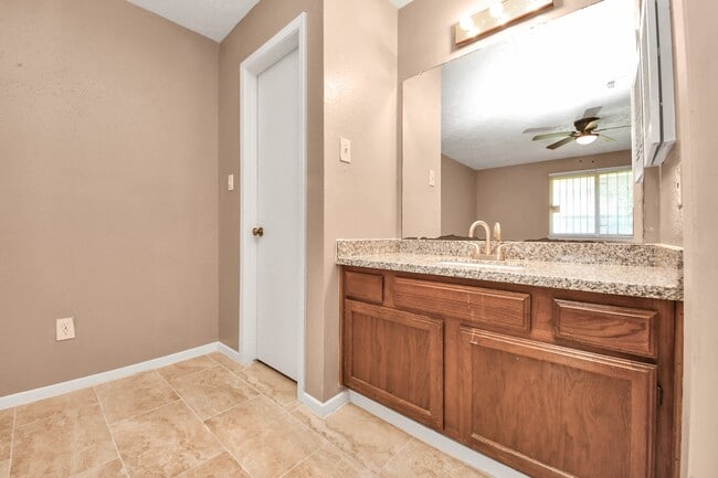 Building Photo - 16423 Monte Carlo Ln