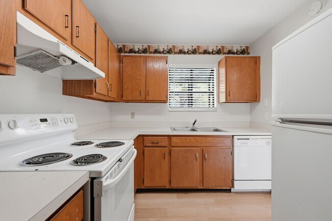 Building Photo - Southfork Oaks Condo
