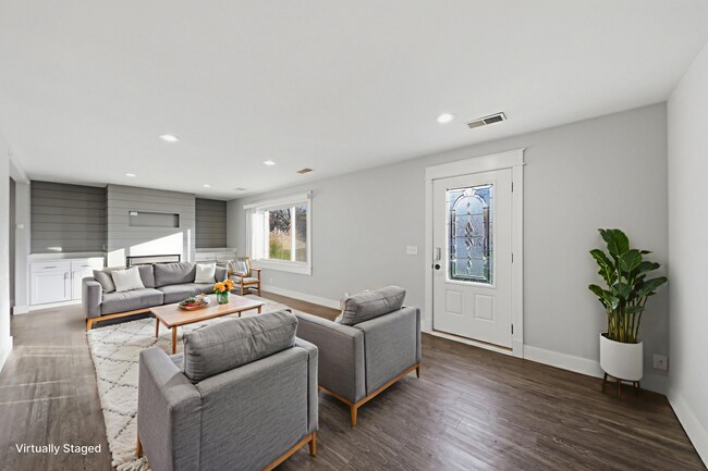 Building Photo - Large Ranch on Cul-de-sac