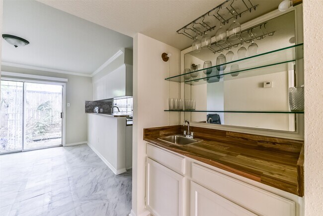 Building Photo - 5917 Fairdale Ln