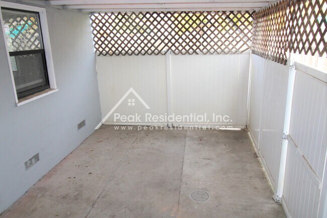 Building Photo - Fruitridge Manor 3bd/1ba House with Garage