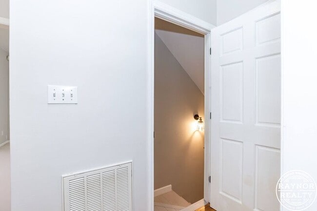 Building Photo - 810 Tacy Pl