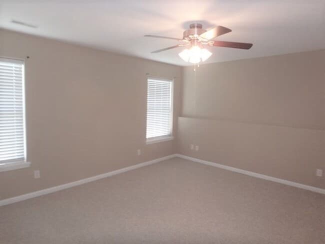 Building Photo - Awesome 4 Bed 3 Bath House In SW Columbia!