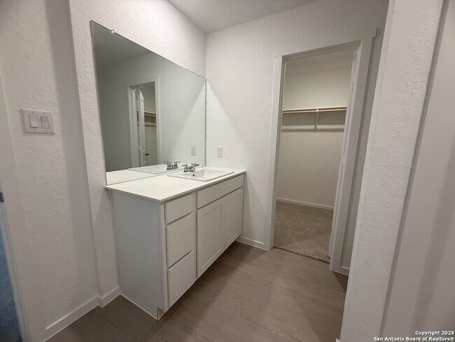 Building Photo - 224 Ottawa Wy