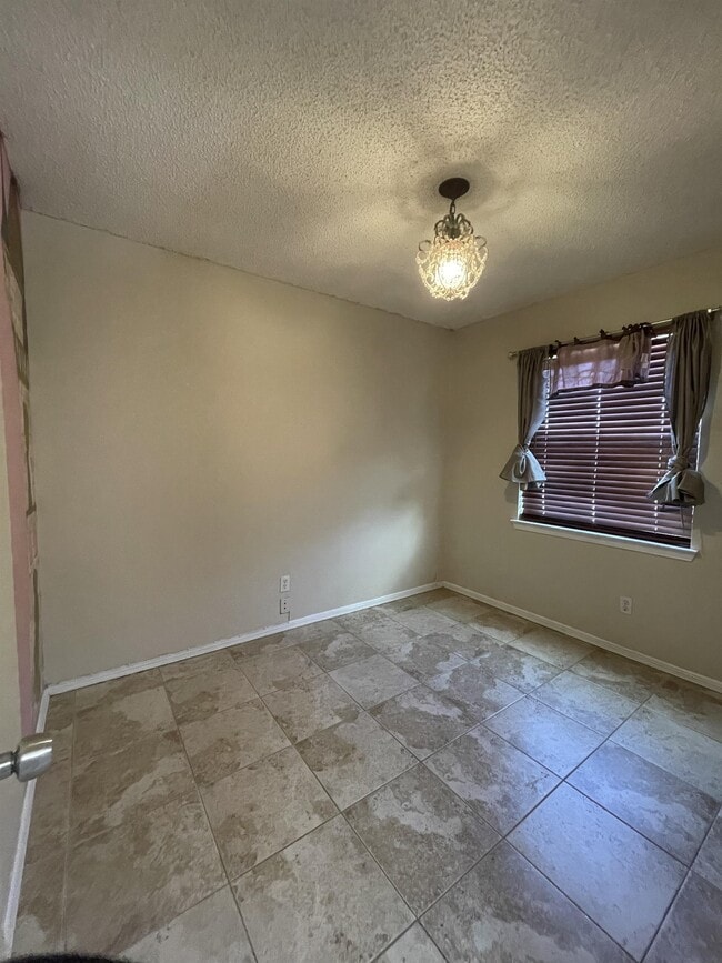 Building Photo - 5432 Thornridge Cir
