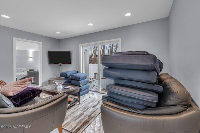 Building Photo - 7 Harvard Ct