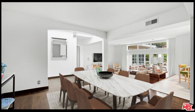 Building Photo - 10216 Cielo Dr