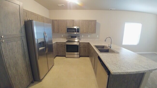 Building Photo - Spacious End Unit - The Townhomes at Bradl...