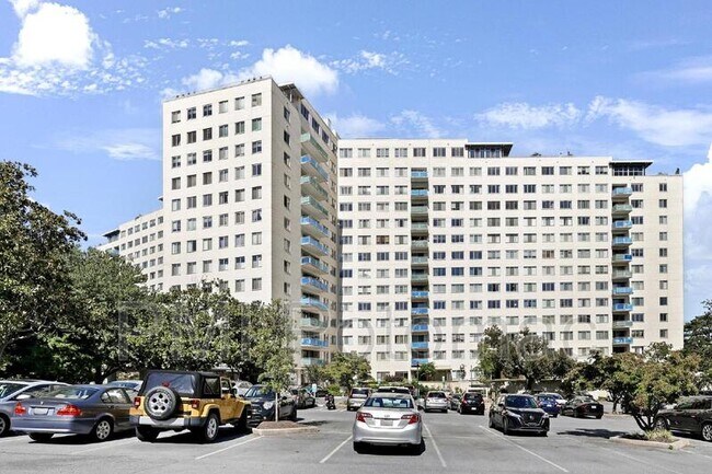 Building Photo - 10201 Grosvenor Pl