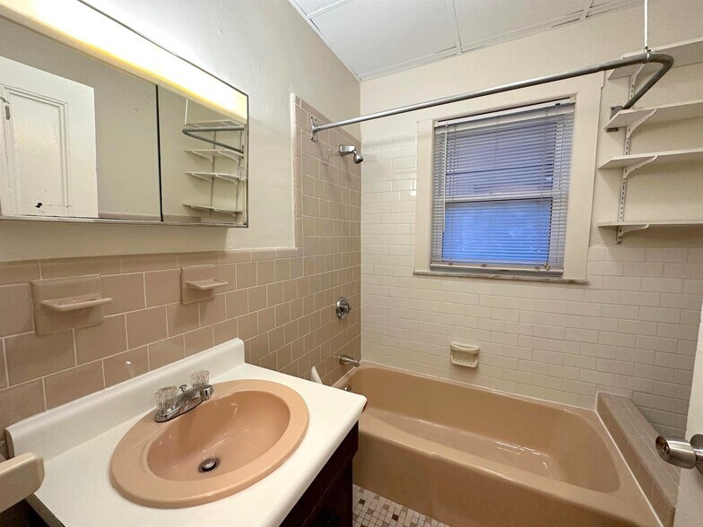 Building Photo - 36 Princeton St