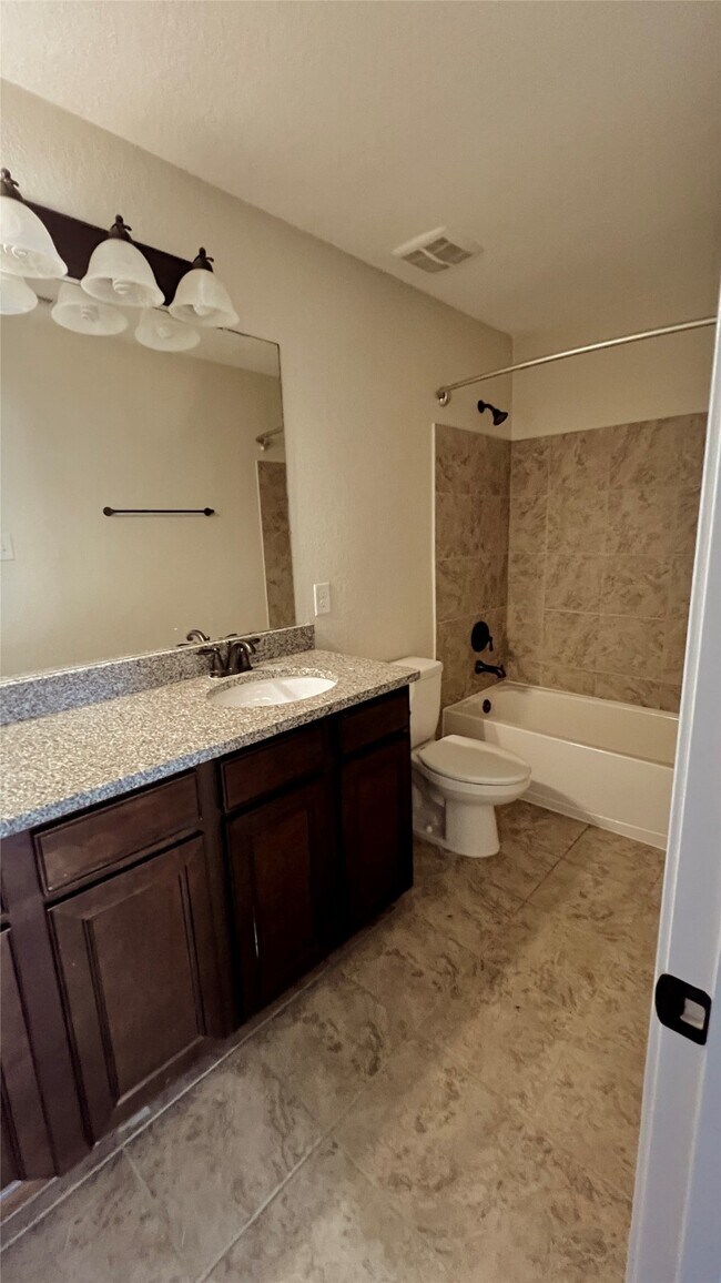 Building Photo - 208 Forest Peak Way