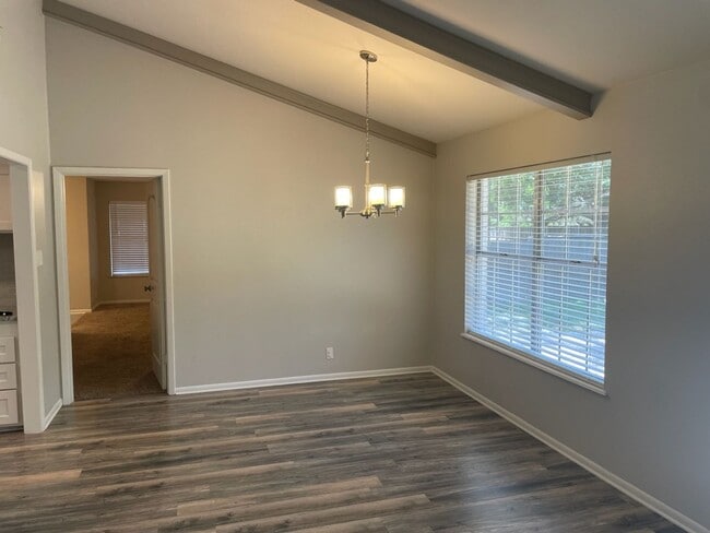 Building Photo - Updated Home Near Rice Elementary!