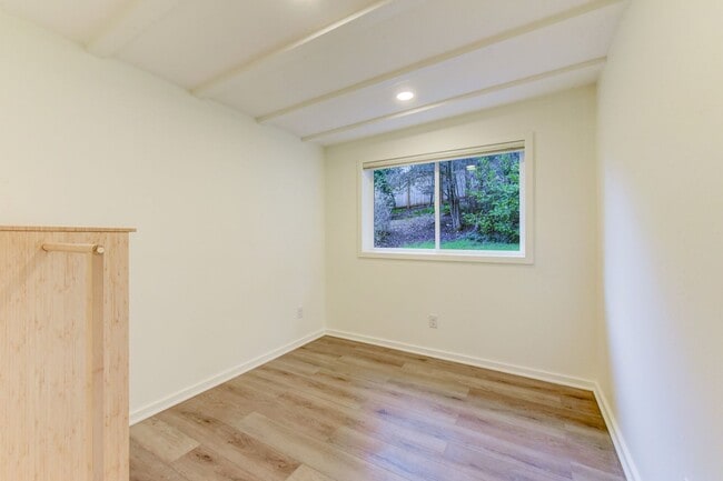 Building Photo - A Fresh, Open Home for a Relaxed Life by the Lake