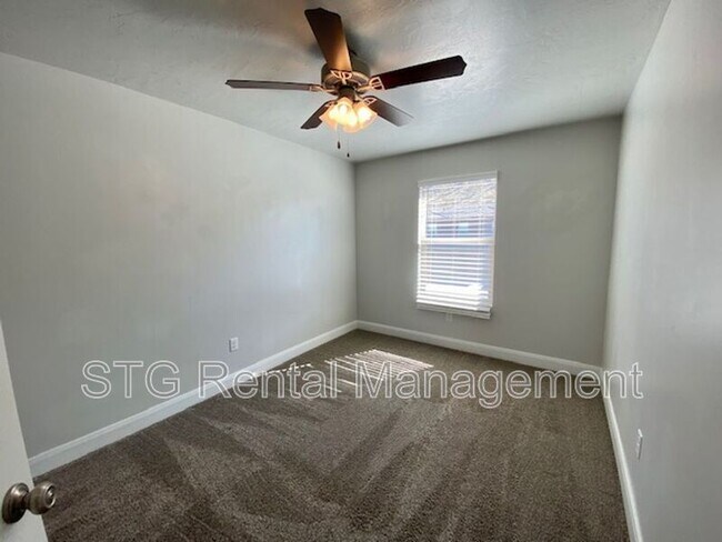 Building Photo - 3132 S Relic Ridge Dr