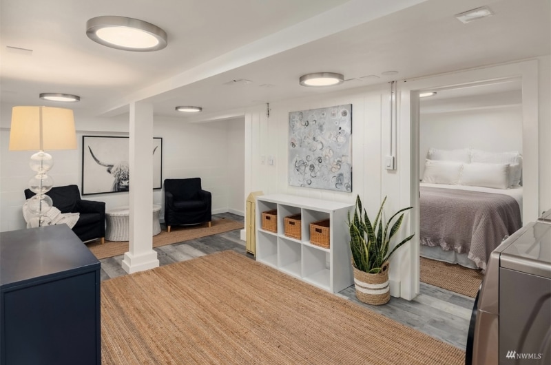 Building Photo - 4258 33rd Ave W