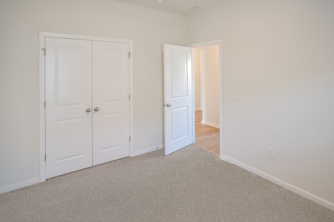 Building Photo - 700 Watercliff Dr