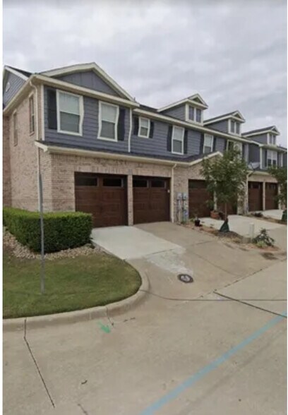 Building Photo - 2220 Stoneleigh Pl