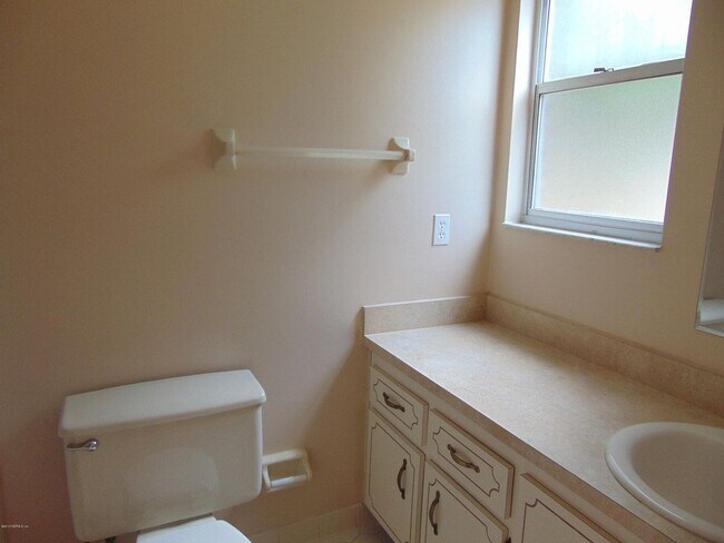 Building Photo - "NEW YEAR'S SPECIAL $500 OFF FIRST FULL MO...