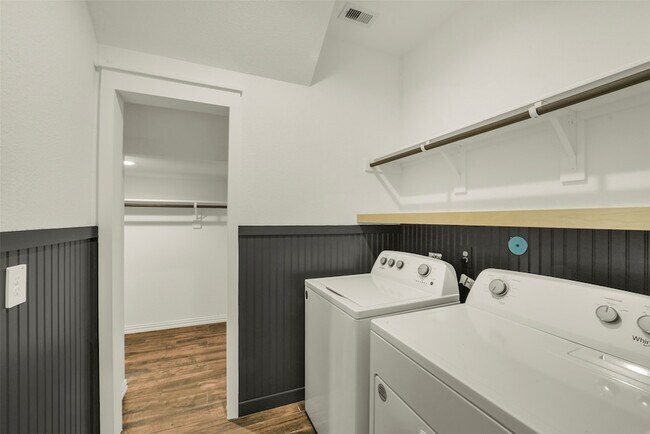 Building Photo - 21223 Riverdew Dr