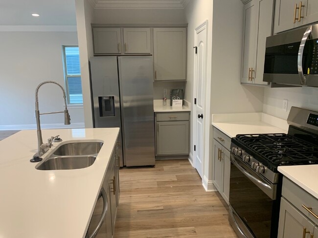 Building Photo - The Cottages at University Villas 3 bedroom 2.5 bath townhouse for Lease!