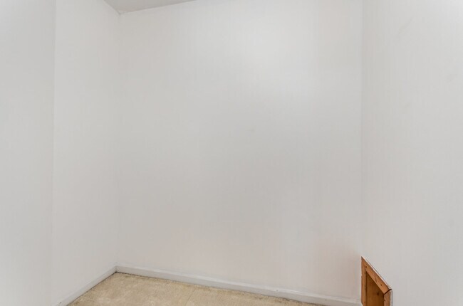 Building Photo - 353 Pembroke Ct