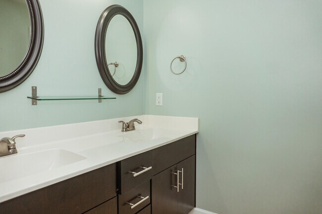 Building Photo - 16 Mariners Ln