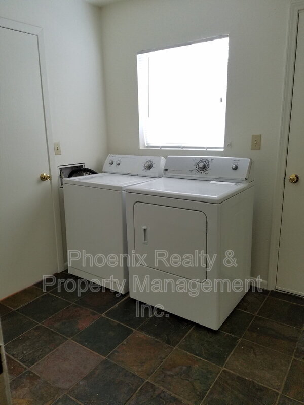 Building Photo - 901 Sir Galahad Dr