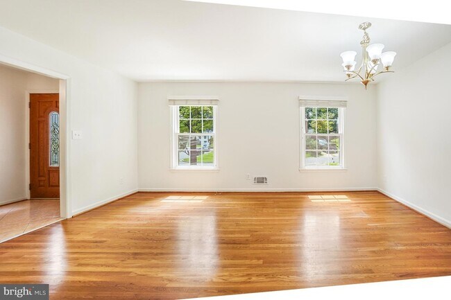 Building Photo - 12027 Devilwood Dr