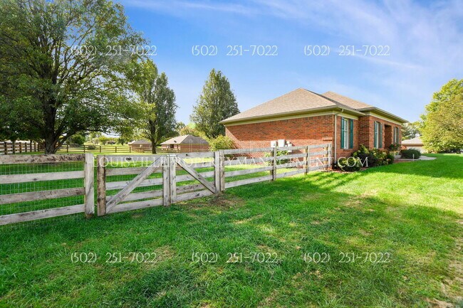 Building Photo - 1001 Navajo Dr