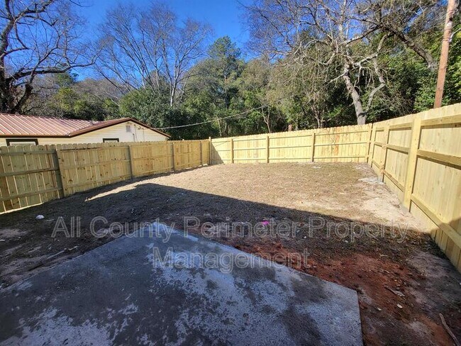 Building Photo - 3722 Piedmont Dr