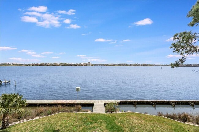 Building Photo - 401 Lakeside Ln