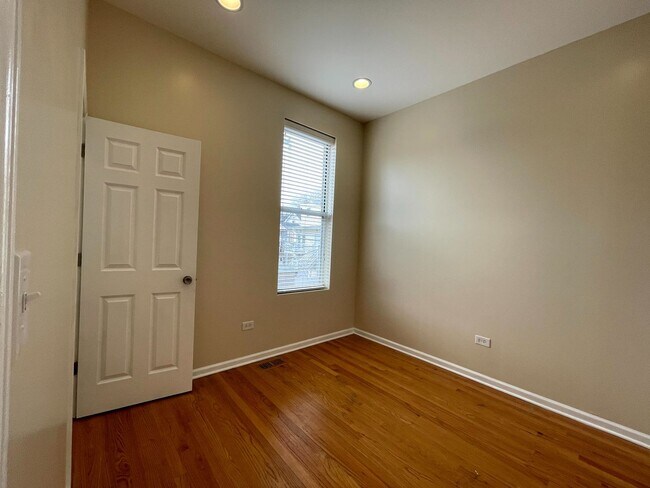 Building Photo - 2809 W Wabansia Ave