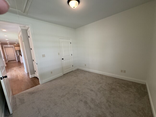 Building Photo - 4150 Primrose Dr