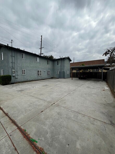 Building Photo - 1602 E 92nd St