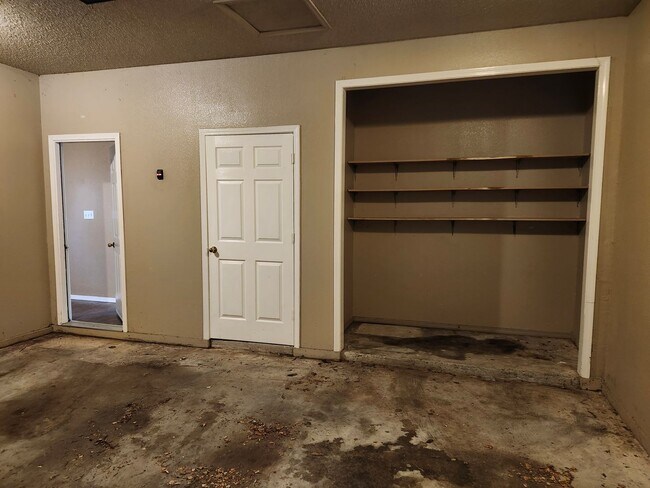 Building Photo - 1709 Durwood St