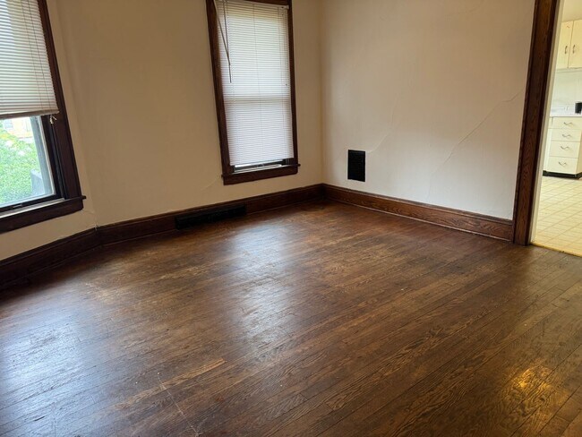 Building Photo - 213-215 N Paterson