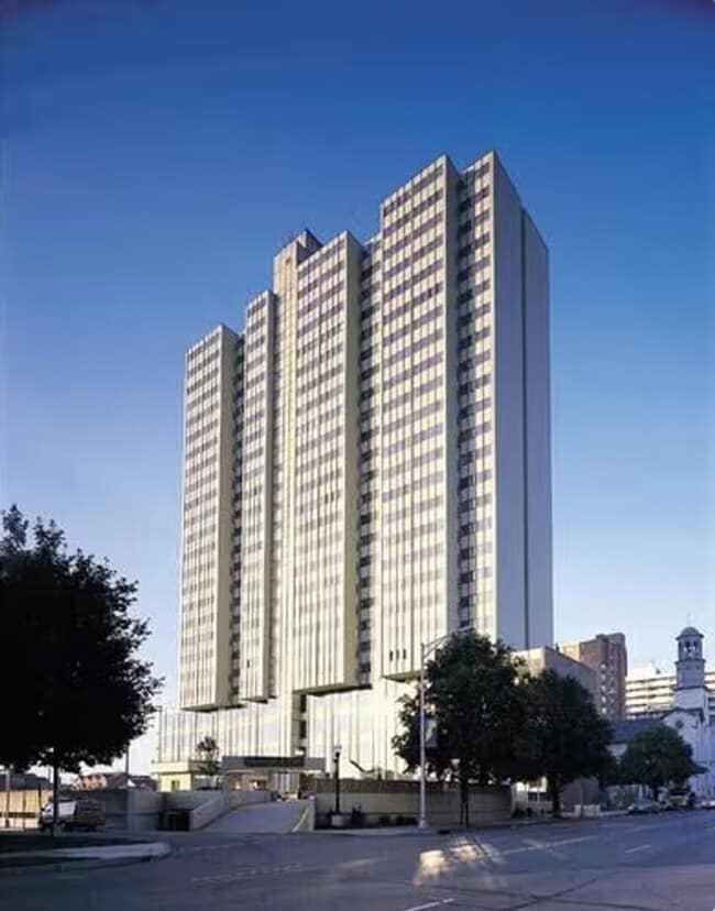 Building Photo - 301 Chestnut St